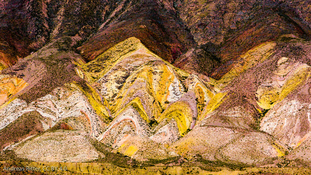 extremly colorful mountains
