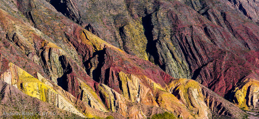 extremly colorful mountains